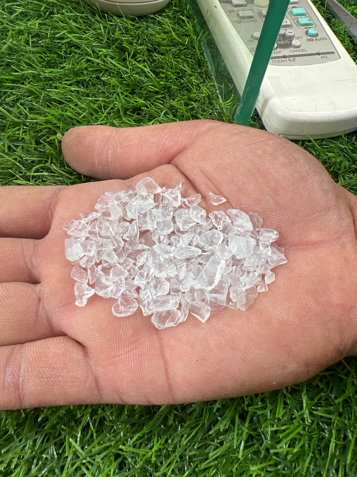 Resin Transparent Crystal Stones (1-3mm, 3-6mm)