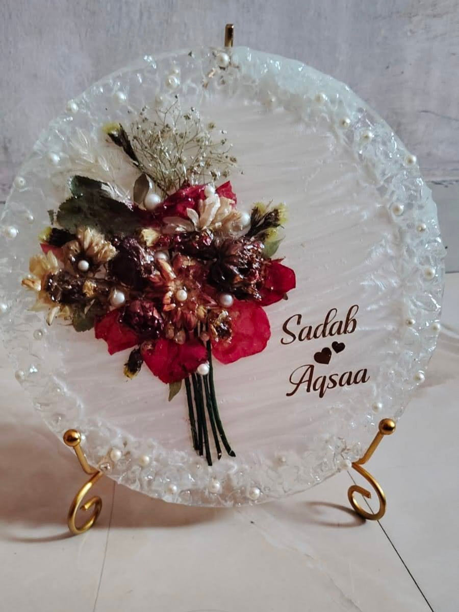 Handmade resin platter with dried flowers and pearls for Teacher's Day gift