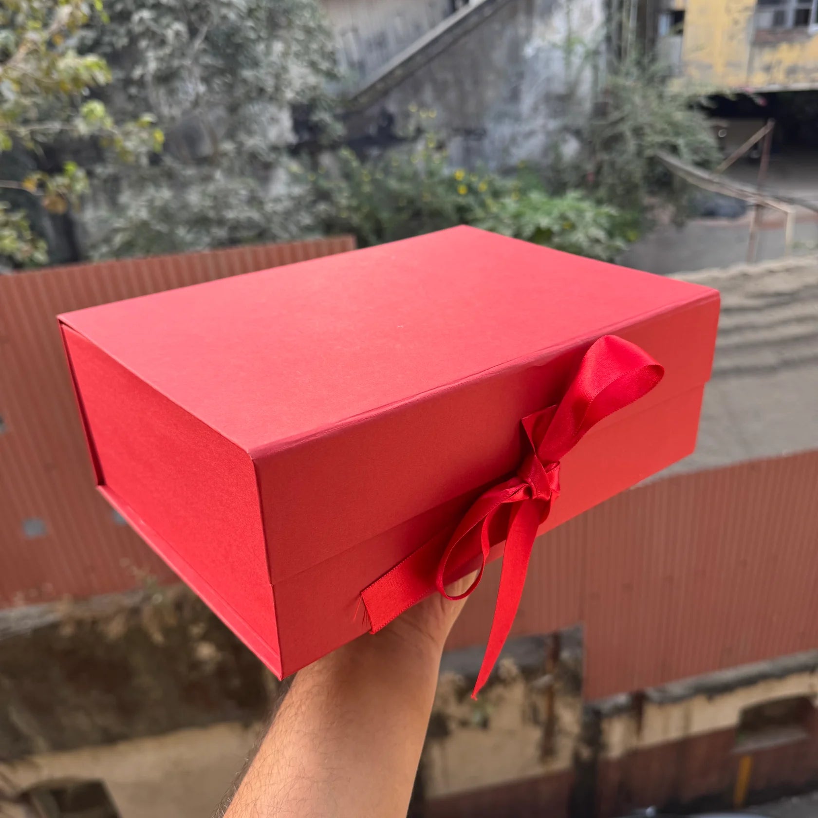 Plain Ribbon Trunk Box collapsing