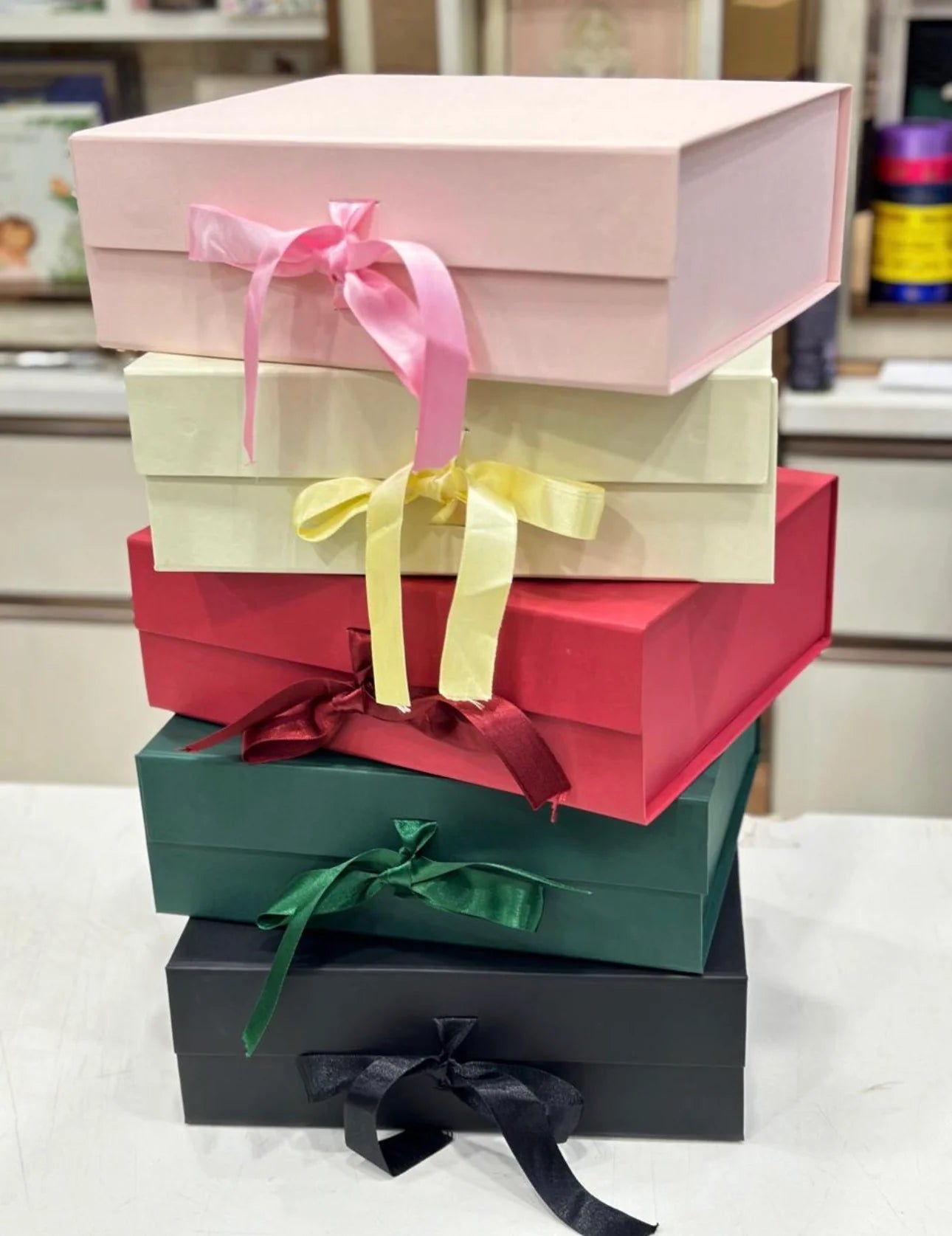 Plain Ribbon Trunk Box collapsing