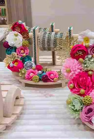 Exquisite Bangles Wooden Stand