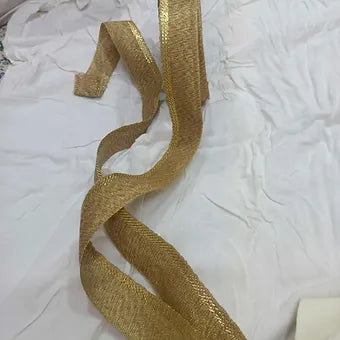 Smooth shine golden lace
