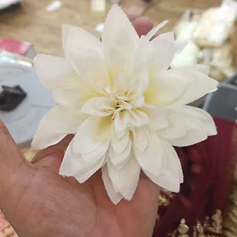 Artificial Dahlia Pointy Piñata Flowers – Vibrant Floral Accents for Gift Wrappi