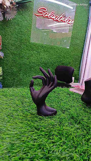 Salsabila Hand-Shaped Ring Display Stand