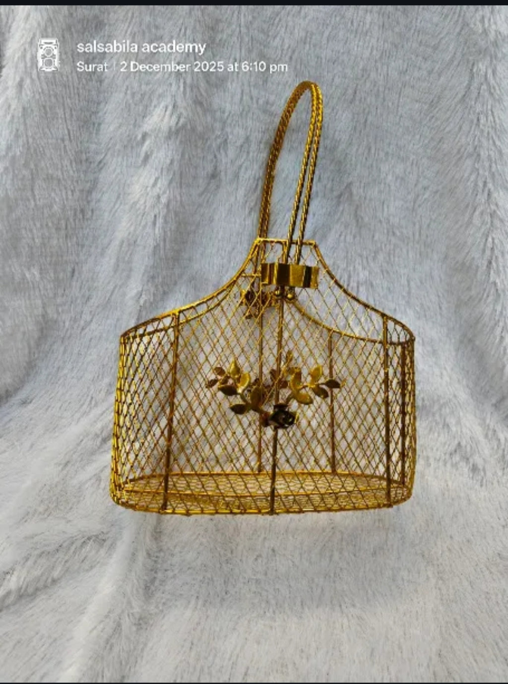 Golden Metal Wire Gift Hamper Basket with Handle