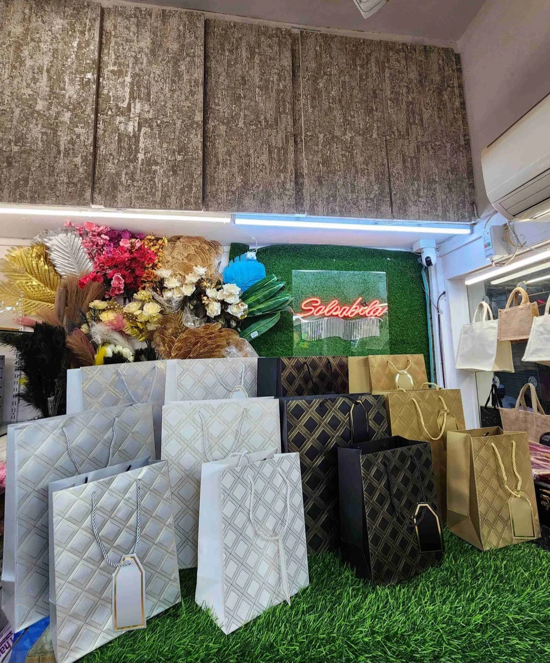 Paper gift bag