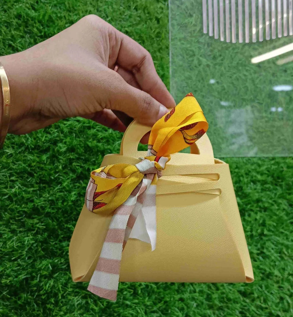 yellow gift bag resin cake gift hamper