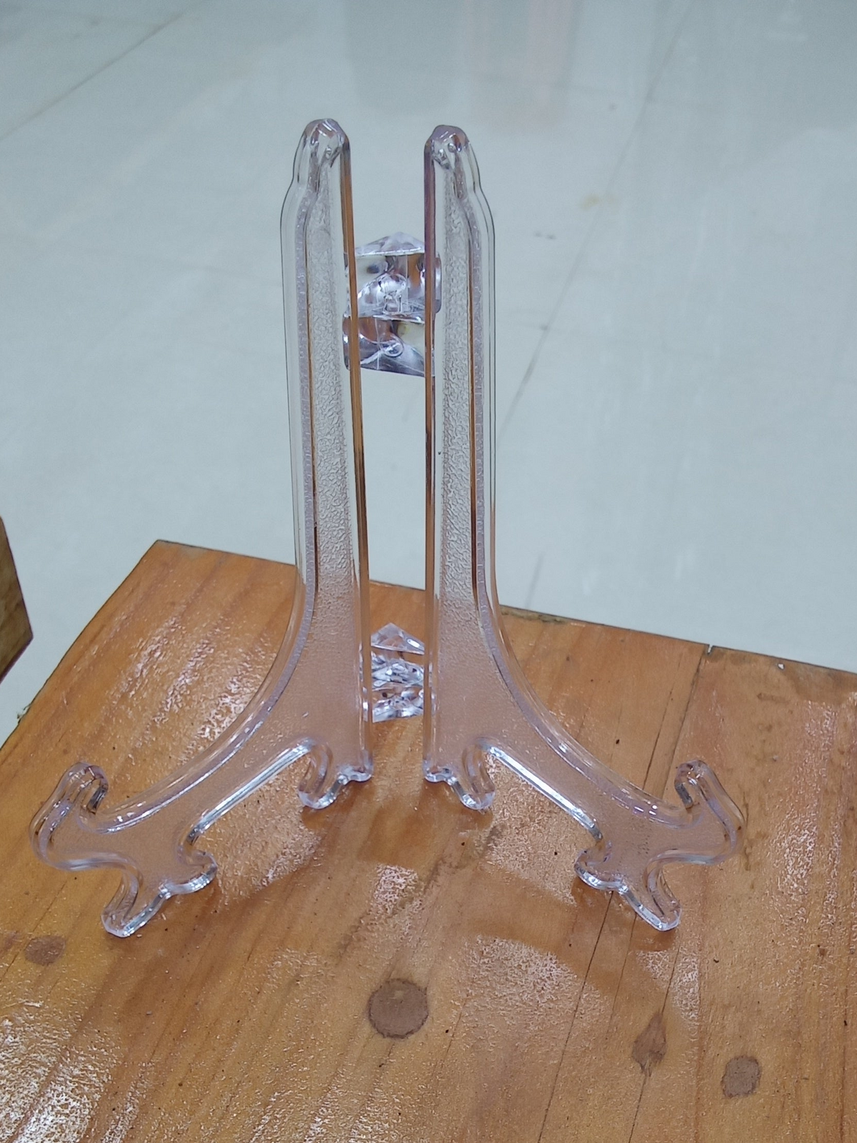 4" plastic folding stand