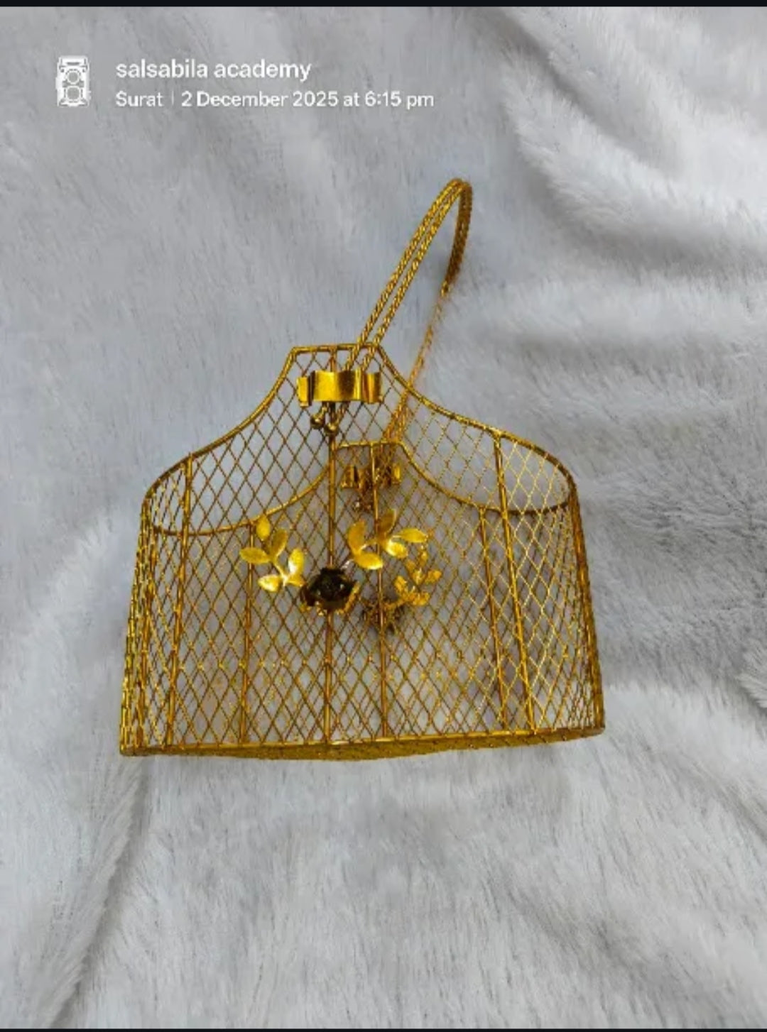 Golden Metal Wire Gift Hamper Basket with Handle