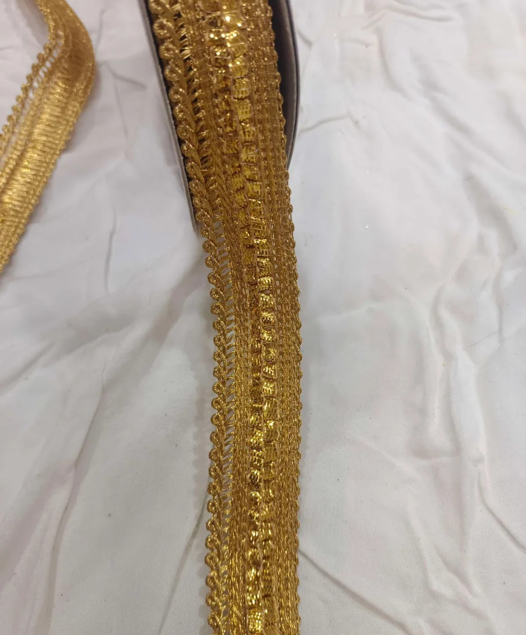 Glitter jari knot design lace