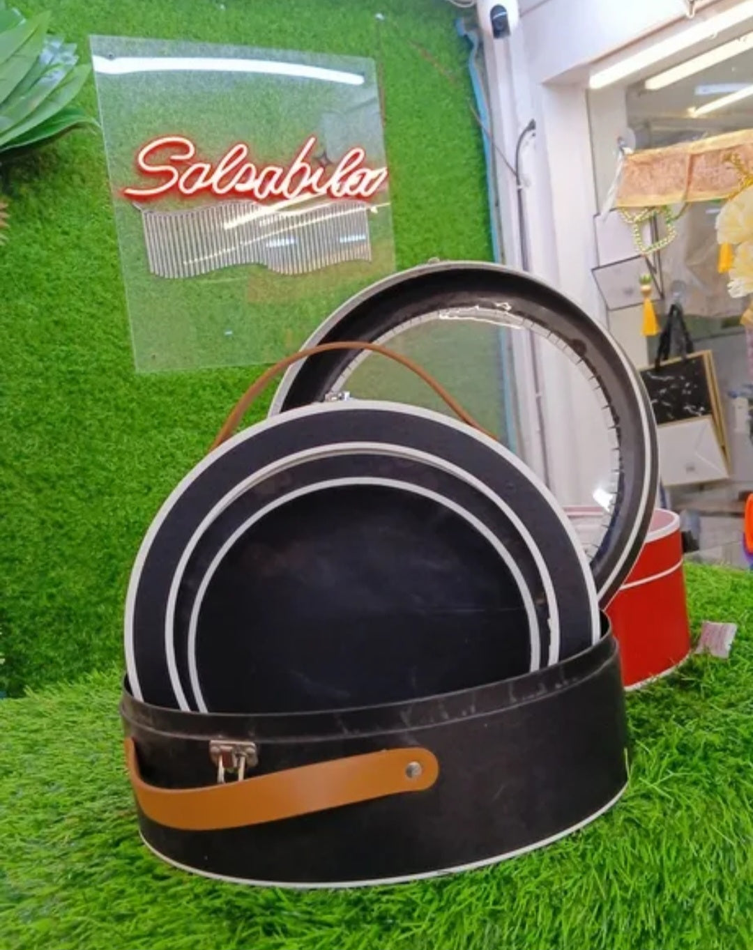 Half Round Gift Box (suitcase concept)