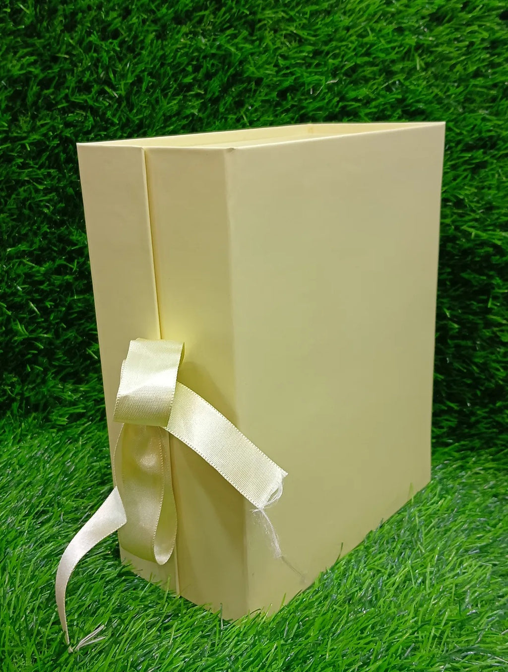 Plain Ribbon Trunk Box collapsing
