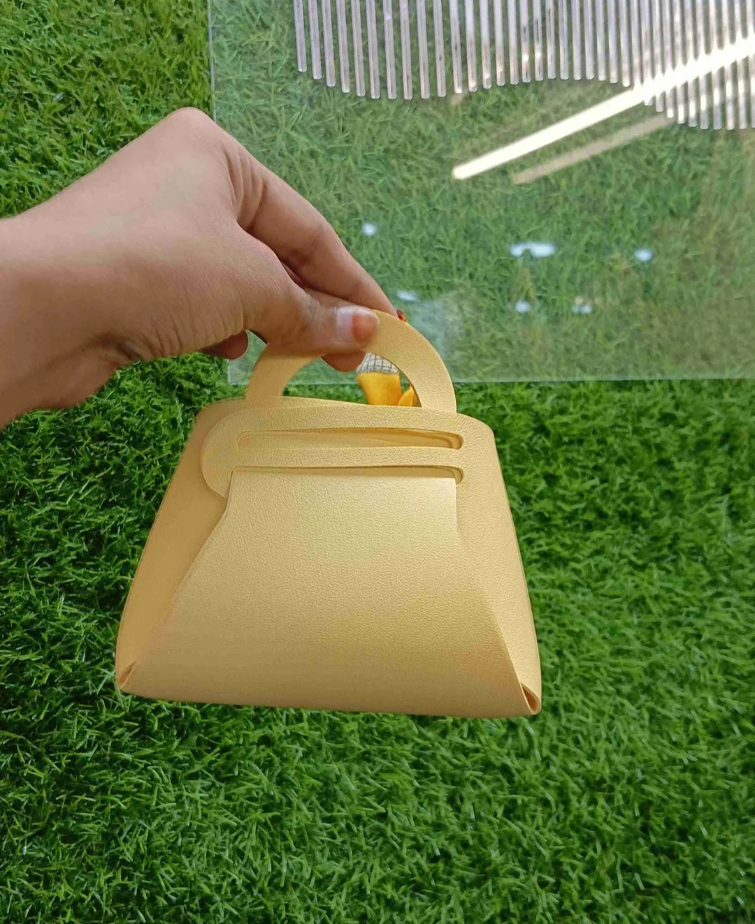 yellow gift bag resin cake gift hamper