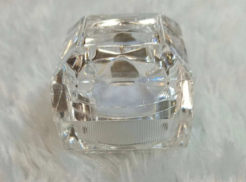 Transparent ring holder